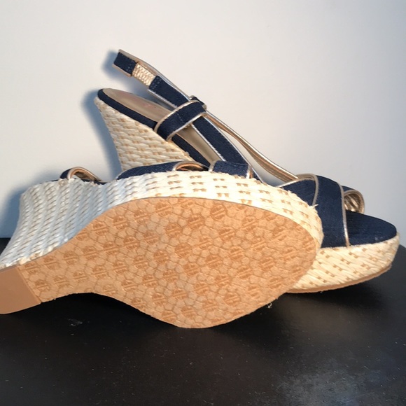Beautiful Lilly Pulitzer Ashley canvas wedge sandals - Picture 2 of 3